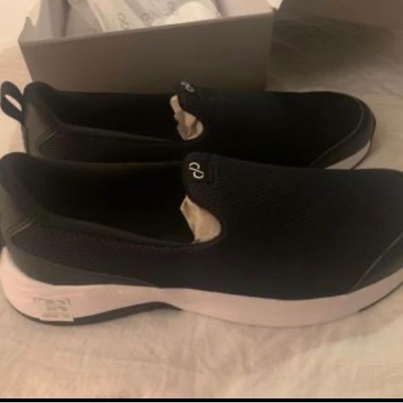 Puma Slip Ons size 10.5 - Picture 2 of 10